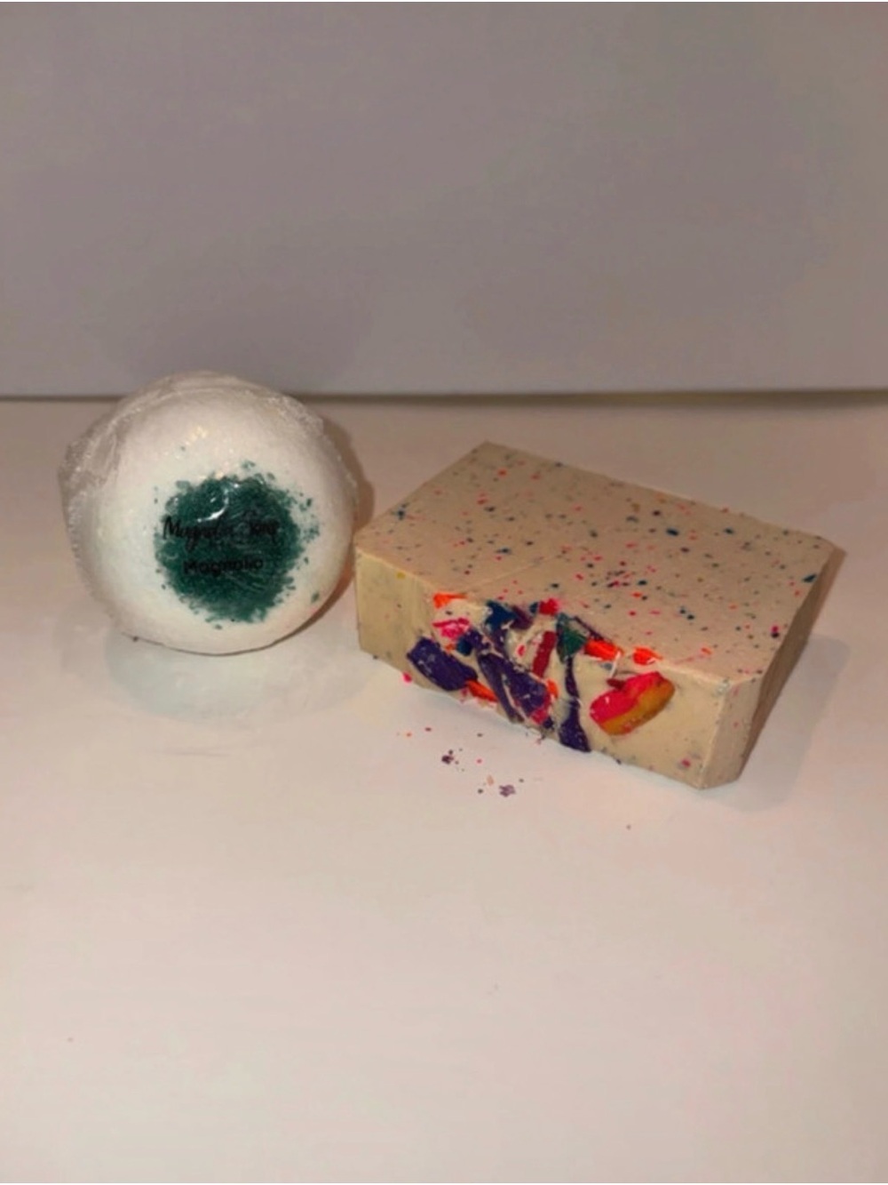 Magnolia soap and co. Confetti Soap Bar & Bath Bomb Set - White & Multicolor